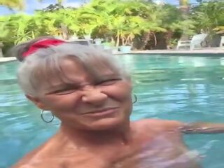 Pervert nenek leilani dalam yang kolam, percuma lucah 69 | xhamster